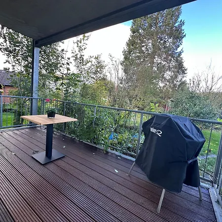 In Bad Wilhelmshoehe Mit Grossem Balkon Im Gruenen Und Kostenfreien Parkplaetzen דירה קאסל