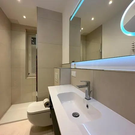 In Bad Wilhelmshöhe Mit Großem Balkon Im Grünen Und Kostenfreien Parkplätzen