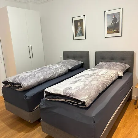 In Bad Wilhelmshoehe Mit Grossem Balkon Im Gruenen Und Kostenfreien Parkplaetzen * קאסל