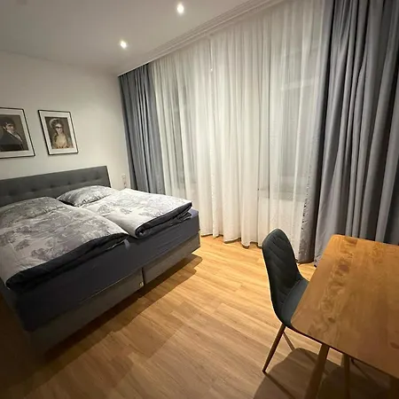 In Bad Wilhelmshoehe Mit Grossem Balkon Im Gruenen Und Kostenfreien Parkplaetzen *