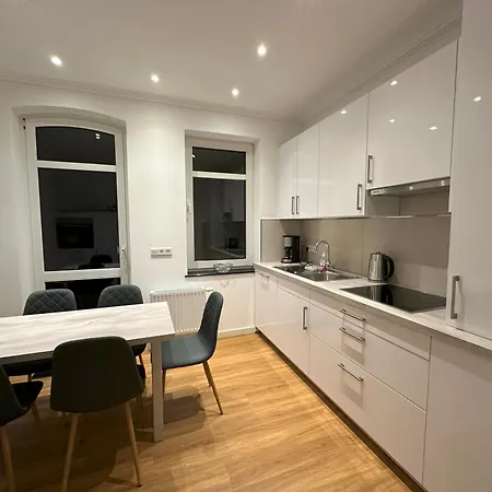 In Bad Wilhelmshoehe Mit Grossem Balkon Im Gruenen Und Kostenfreien Parkplaetzen