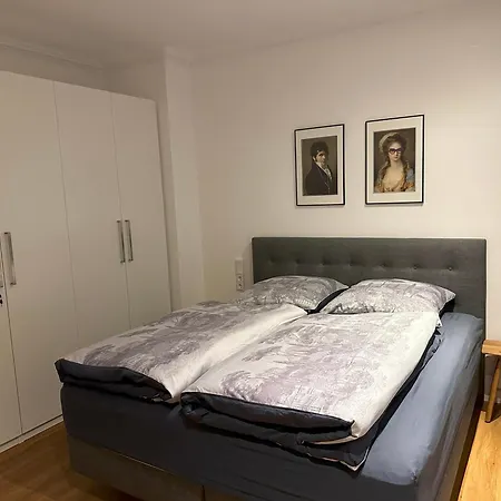 In Bad Wilhelmshoehe Mit Grossem Balkon Im Gruenen Apartman