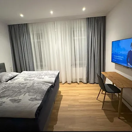 In Bad Wilhelmshoehe Mit Grossem Balkon Im Gruenen Und Kostenfreien Parkplaetzen דירה קאסל