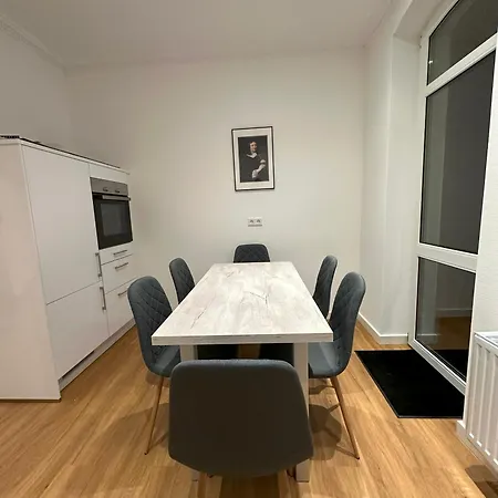 In Bad Wilhelmshoehe Mit Grossem Balkon Im Gruenen Und Kostenfreien Parkplaetzen קאסל