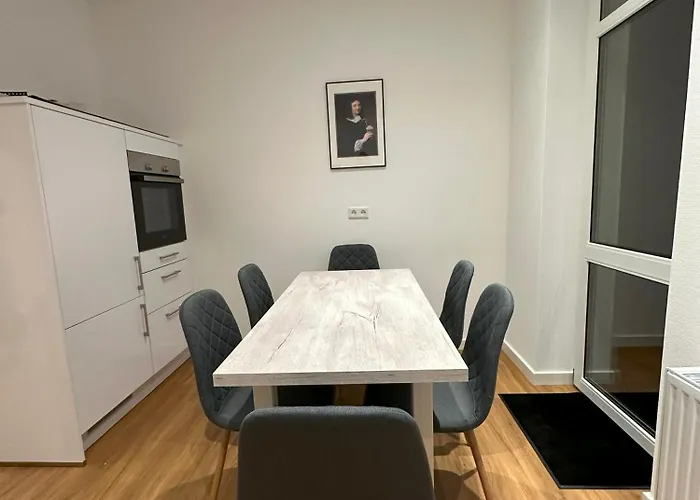 In Bad Wilhelmshoehe Mit Grossem Balkon Im Gruenen Und Kostenfreien Parkplaetzen 卡塞尔